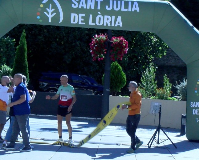 JORDI GALLEGO S’IMPOSA EN LA TRAVESSA TRANSFRONTERERA ENTRE LA SEU I SANT JULIÀ DE LÒRIA