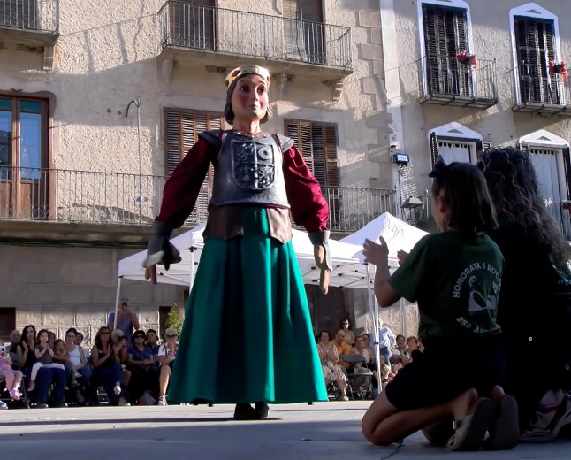  ELS MAITIPS DE PERAMOLA IMPULSEN LA PARTICIPACIÓ DELS INFANTS AMB UN NOU GEGANTÓ