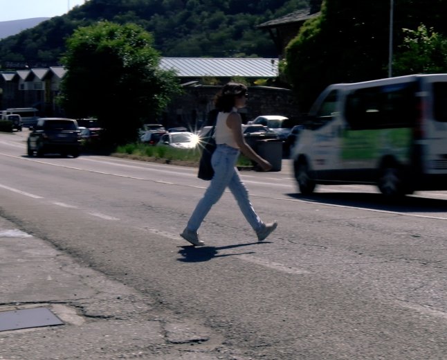  CONCENTRACIÓ A L’N-260 PER RECLAMAR UN PAS DE VIANANTS A CASTELLCIUTAT