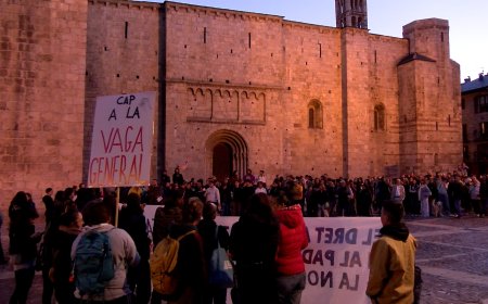  UNES 200 PERSONES RECLAMEN UN HABITATGE DIGNE A LA SEU D’URGELL