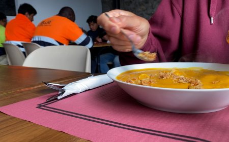EL BAR TAÚS ES CONVERTEIX EN UN PUNT DE TROBADA PER A VEÏNS I VISITANTS