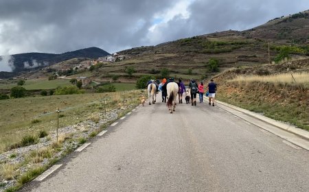 LA TRAVESSA MUSICAL DEL GRUP PORK CHOP BOYS FA PARADA A TAÚS