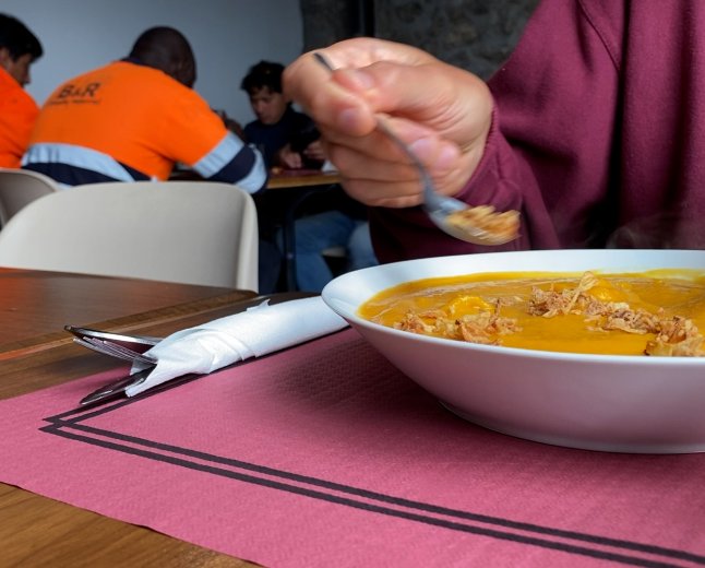 EL BAR TAÚS ES CONVERTEIX EN UN PUNT DE TROBADA PER A VEÏNS I VISITANTS